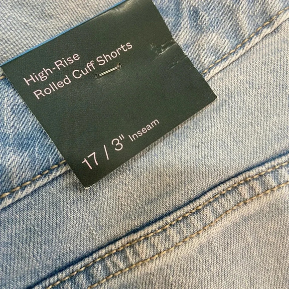 NWT Wild Fable High Rise Rolled Cuff Cut Off Denim Jean Shorts Distress Size 17 - Picture 6 of 9